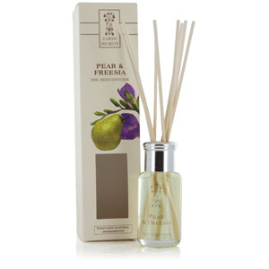 Reed Diffuser - Pear & Freesia